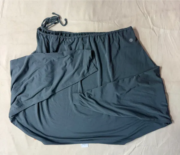 Athleta women’s cinch bottom flowy top with flowy sleeves size M - Image 8
