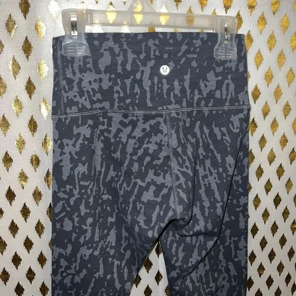 Lululemon leggings camo pattern gray size 4 - Image 3
