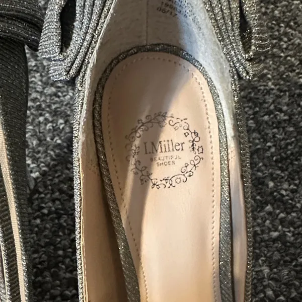 Elegant Silver Metallic Heels size 7 - Image 7