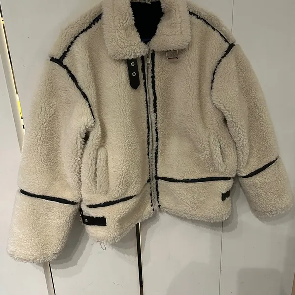 Elegant Cream Sherpa Jacket Black - Image 2