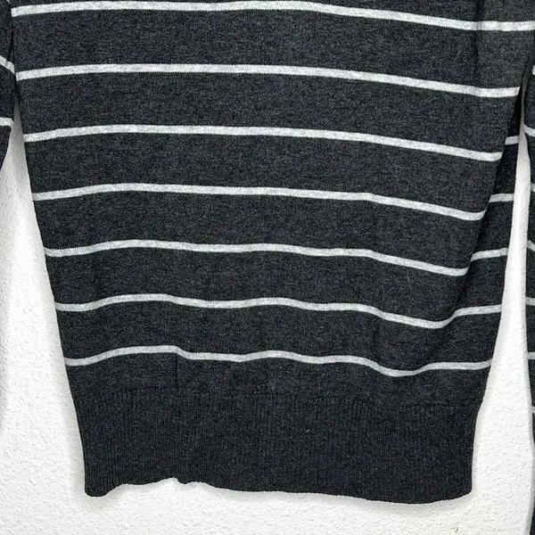 Gap Sweater‎ - Image 3