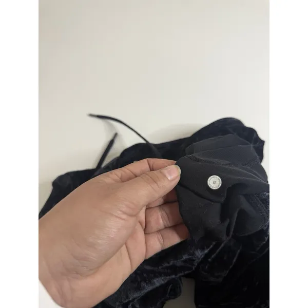 Lululemon Pants Womens 6 Black Velvet Joggers Elastic Waist Pockets Lounge - Image 4