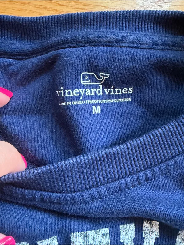Vineyard Vines navy blue logo sweatshirt size large - Image 2