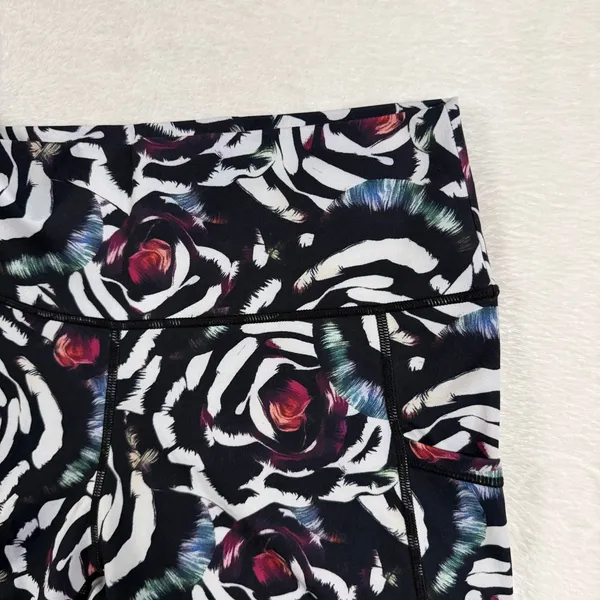 CVG Constantly Varied Gear M Floral Rose Biker Shorts 7" Pockets Gym Workout - Image 5