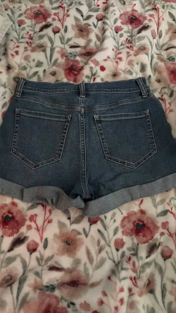 Hollister high rise shortie shorts - Image 3