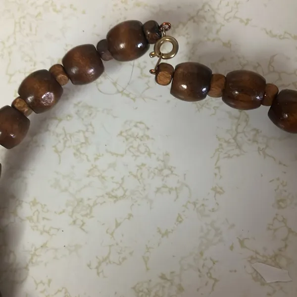 Elegant Wooden Bead Necklace - Image 3