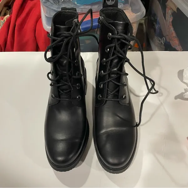 Cute clean lace up Timberland black leather boots 2” block heel classic street - Image 8