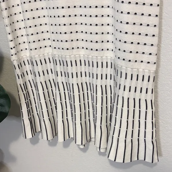 NWT Saks Black and White Patterned low waist Dress Medium - Image 4