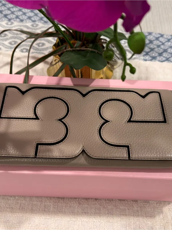 Tory Burch Miller Logo Folding Serif Clutch in French Gray - NWOT - Image 7