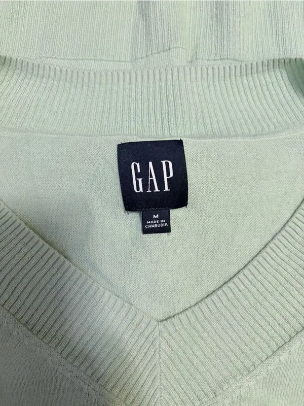5/$30 🎈 Gap medium mint green v neck sweater - Image 3