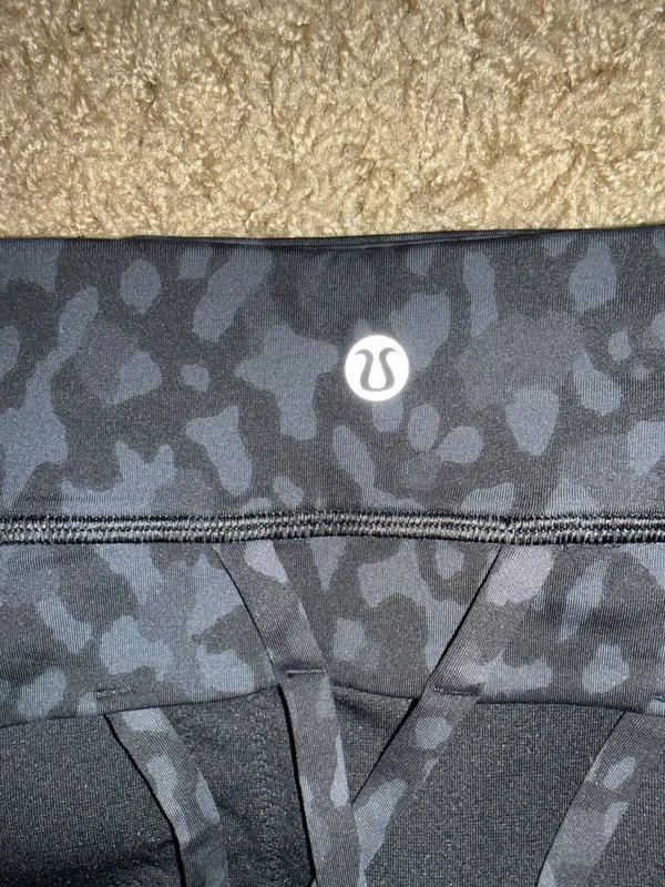 Patterned lululemon bra - Image 4