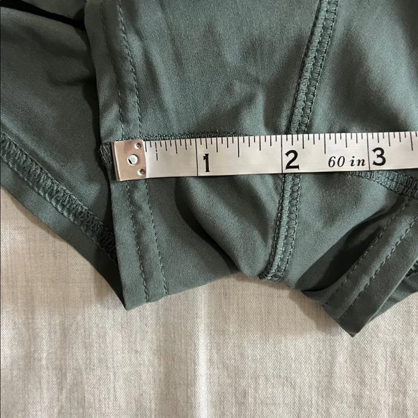 Vuori Clementine Athletic Running Shorts size large 2 inch - Image 8