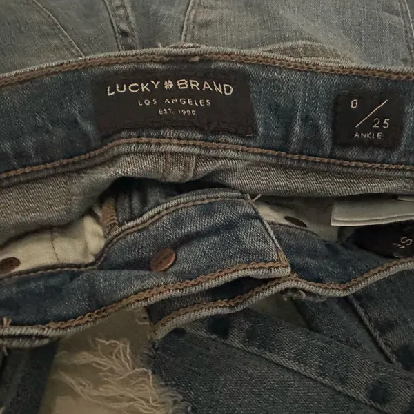 Lucky Brand Women's Distressed Blue Ankle Jeans - Image 4