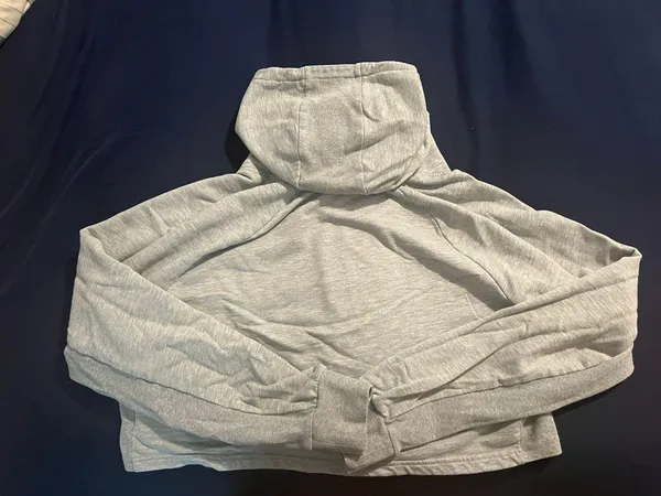 Gymshark Cropped Hoodie - Image 3