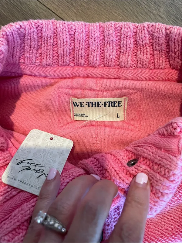 Free People Cute in This Cardi Sweater- size Large - Image 4