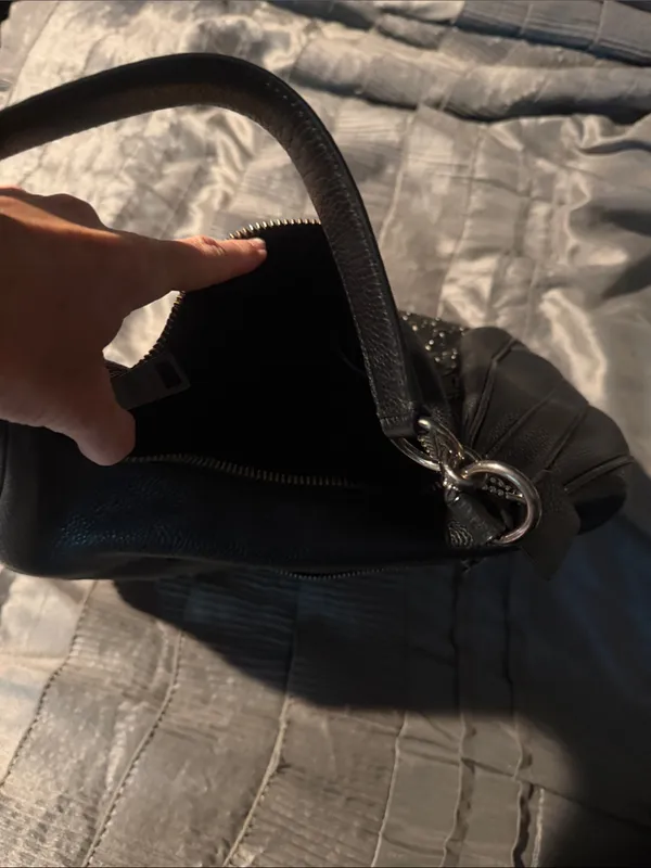 Coach leather hobo bag decorated with floral prairie rivets - Image 4