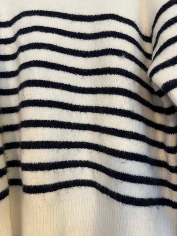 Vestique button black and white striped sweater - Image 3