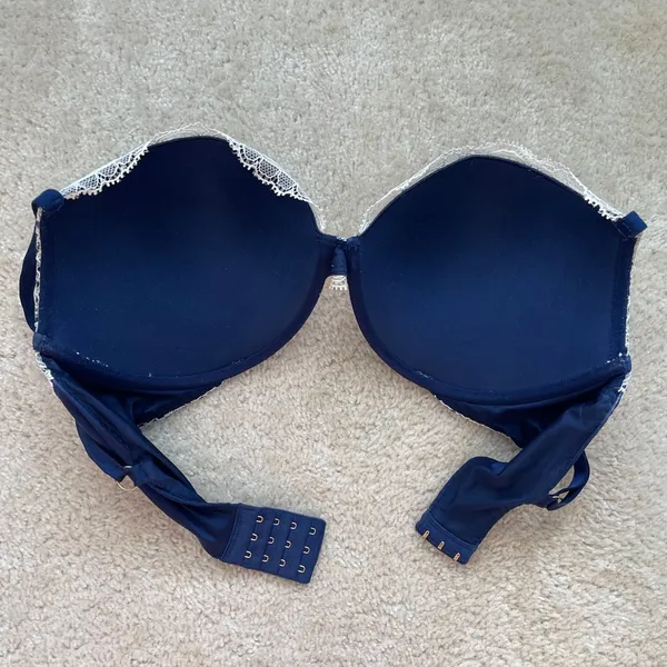 Victoria's Secret Very Sexy Push Up Bra in Navy with White Lace 36DDD - Image 3