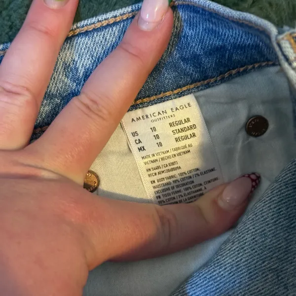 American Eagle blue 90s bootcut jeans with distressed details - Image 4