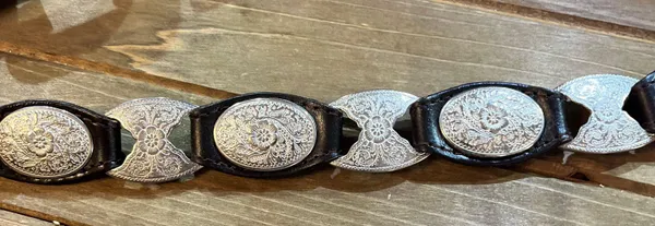 New Vtg Women Black small Genuine Leather Silver Stud Link Western belt - Image 2