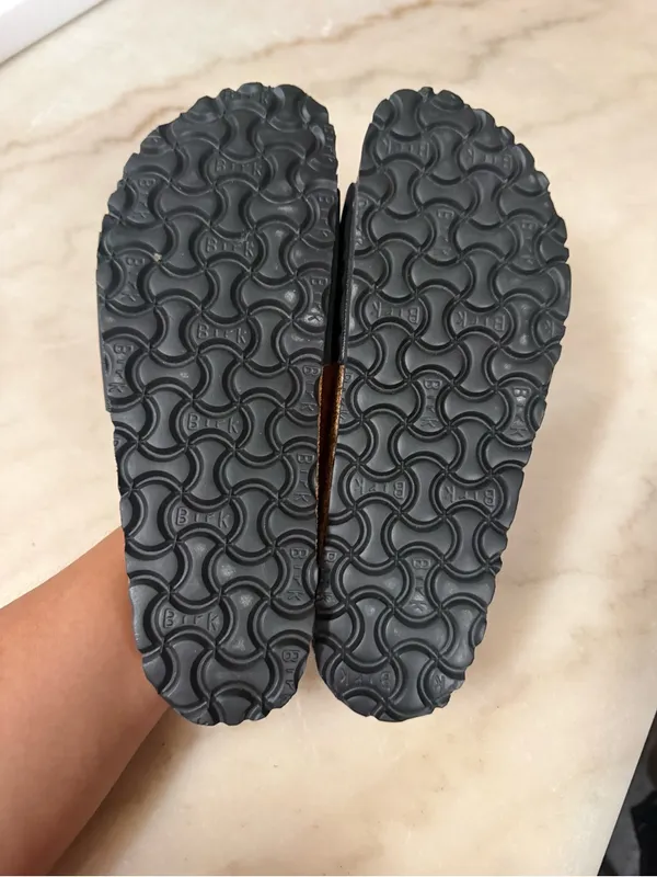 Birkenstock Black Single-Buckle Slide Sandals - Image 4
