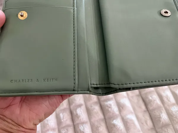 Charles and keith light green medium wallet - Image 2