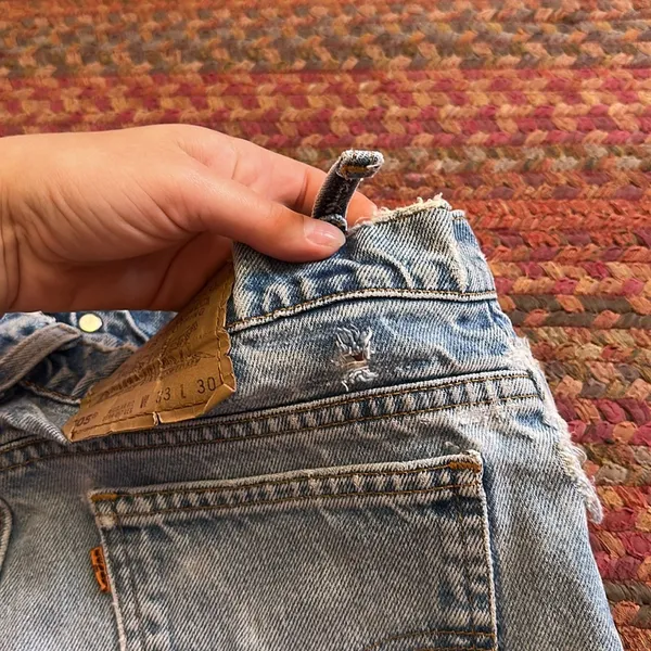 VTG LEVIS 505 CLASSIC heavy distressed DENIM CUT OFF SHORTS ORAGE TAB - Image 3