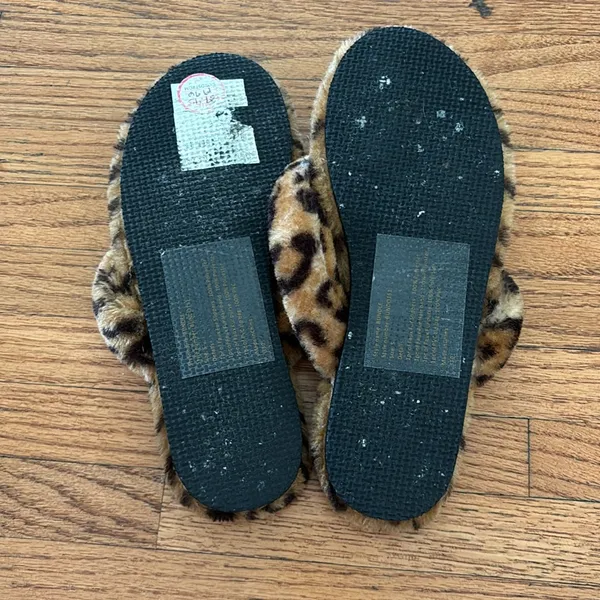 Steve Madden fuzzy leopard flip-flops slippers - Image 2