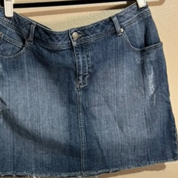 Y2k Denim‎ Distressed skirt size 14 - Image 2