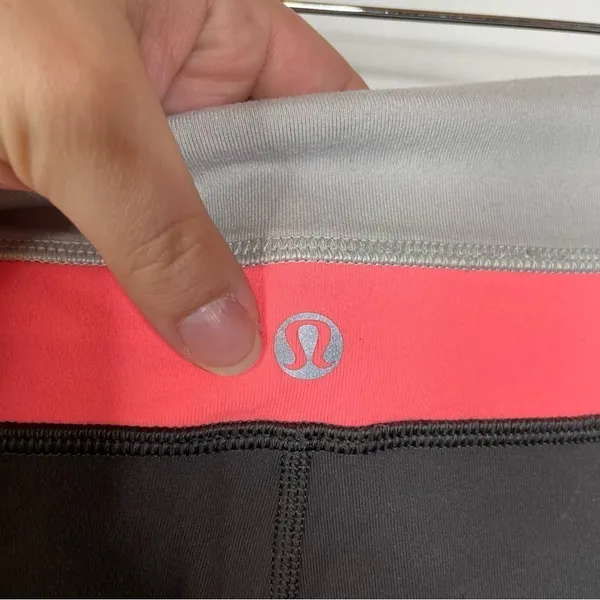 Lululemon Gray Flare Leggings Size 6‎ - Image 4