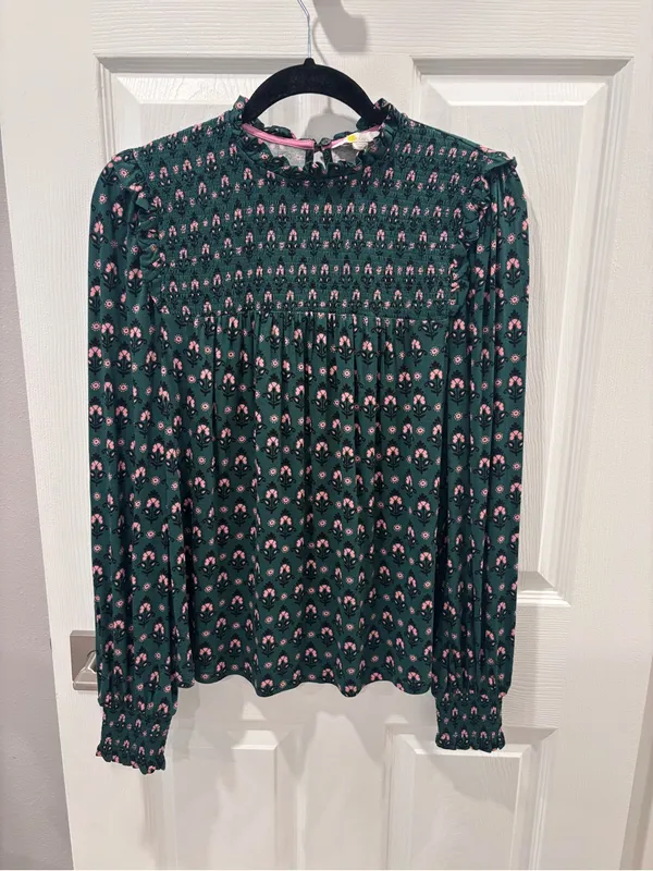Boden Green Smocked Floral Blouse size 8 - Image 7