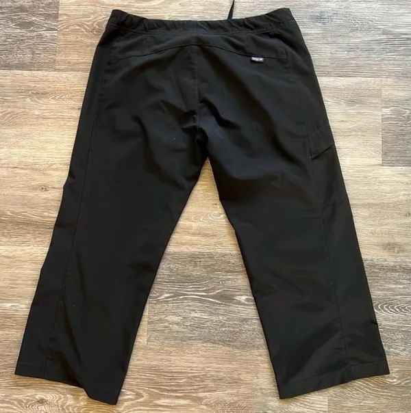 Patagonia Black Capri Pants - Image 8