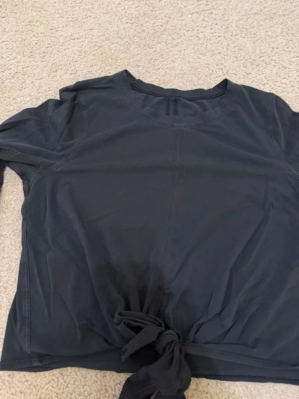 Lululemon Black Long Sleeve Tie Front Crop Top Athletic Yoga Top size medium - Image 4