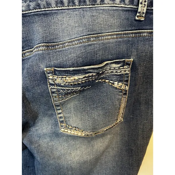 Maurices Distressed Denim Capri Jeans 15/16 Stretch Raw Hem Plus Size Blue - Image 12