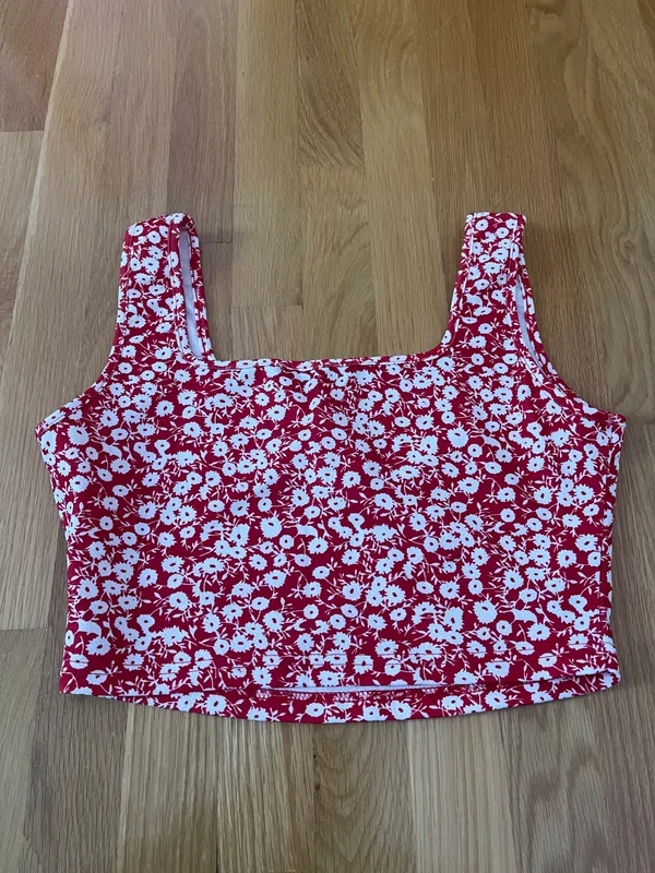 Red Floral Crop Top Size M - Image 3