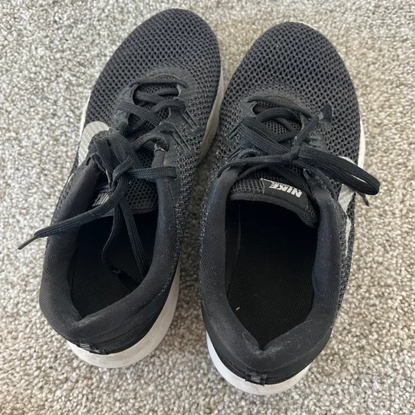 Nike Women’s Black Tennis Shoes Size 7 - Image 10
