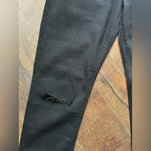 Hudson Jeans Nico Mid-Rise Super Skinny in Black Black - Image 4