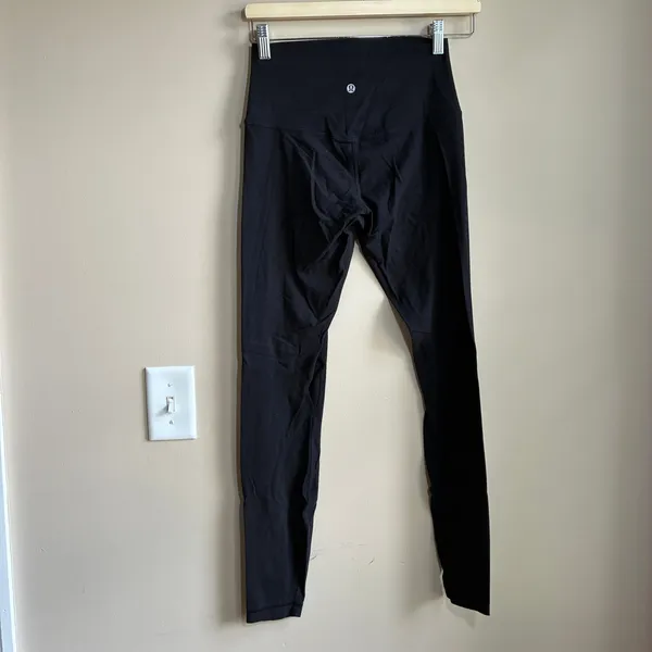 Lululemon full length black athletic leggings women's size 6 pilling flaws - Image 6