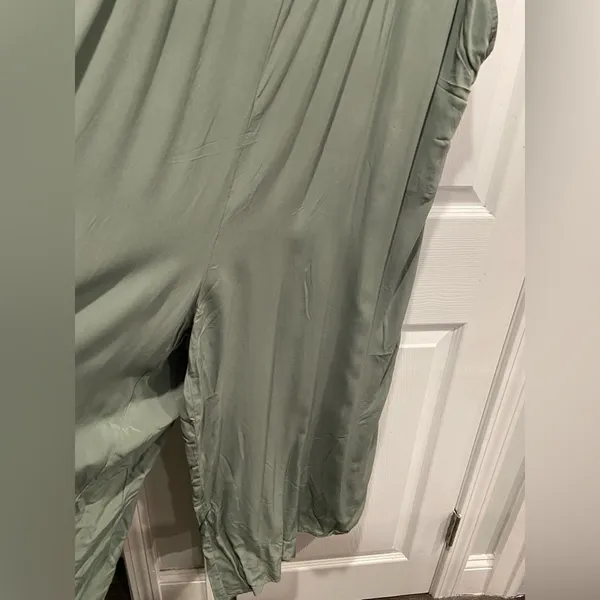 NWT Gap Size XXL Sage Green Adjustable Strap CroppedWide Leg Flowy Romper - Image 8