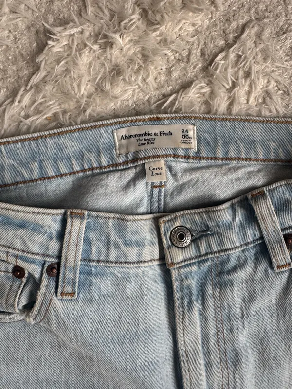 Abercrombie Low-Rise Baggy Curve Love Jeans - Image 2