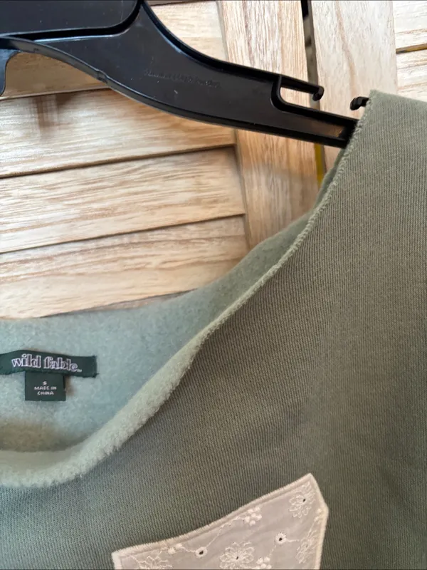 wild fable Oversized Green Crewneck Sweatshirt with Patch Detail Small - Image 3