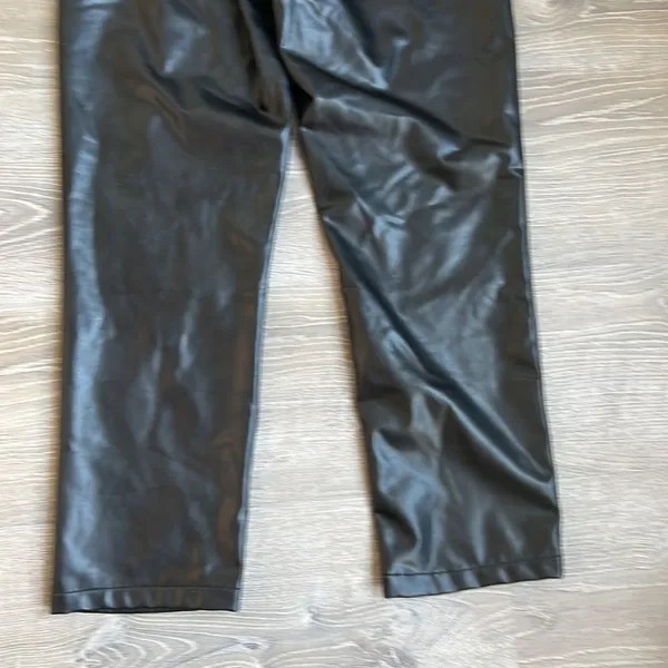 Abercrombie and Fitch Curve Love Vegan Leather 90s Straight ultra high rise - Image 12