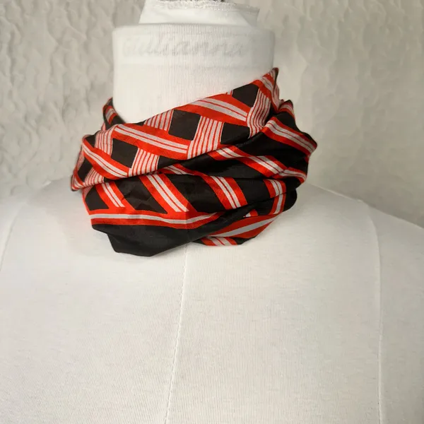 Vintage Triangle Silk Scarf 28x29 Lightweight Geometric Soft Head Cover - Image 2
