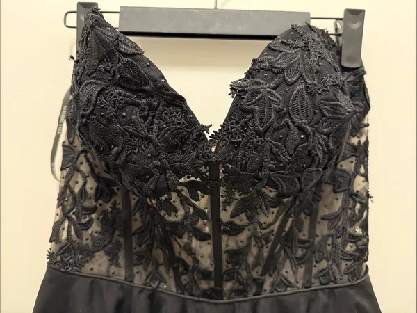 Sherri Hill Black Lace Corset Cocktail Dress - Image 4