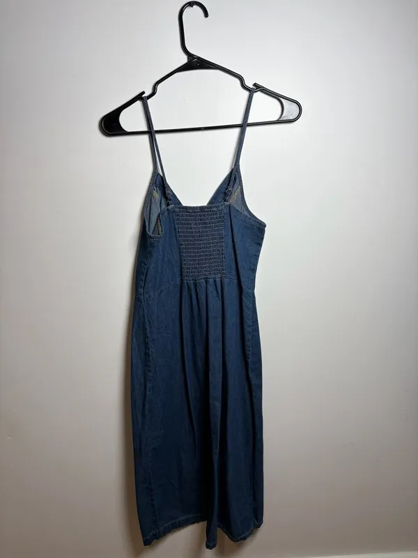 Universal Threads Women's Sleeveless Button-Front Denim Midi Dress - Image 5