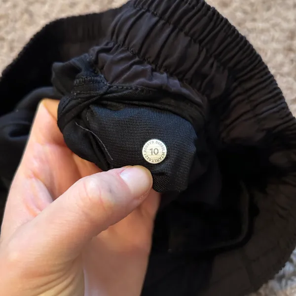 Lululemon ‼️ Hotty Hot Short II Long 4"‼️ - Image 9