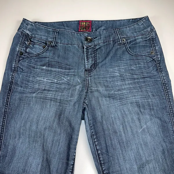 Torrid Denim Mid Rise Capri Jeans Medium Wash Whiskering Size 14 - Image 2