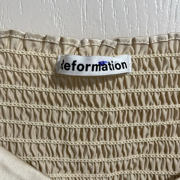 💖 NWT Reformation 100% Silk Roe Puff Sleeve Shirred Blouse in Champagne Gold - Image 5