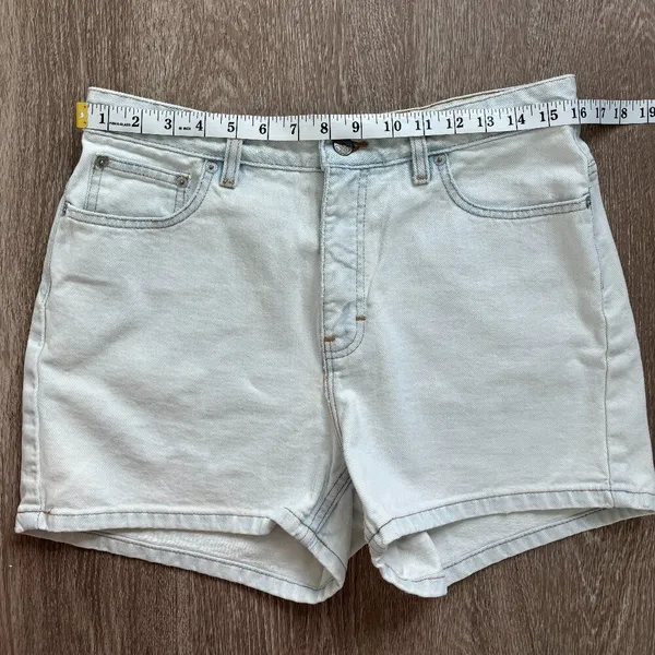 Vintage Tommy Hilfiger Shorts Womens 8/10 Light Wash Denim Classic 90s Beach USA - Image 6