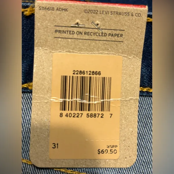 Levi's Women's Straight Wedgie Fit Jeans button fly in Dark Blue Wash NWT 31 - Image 4
